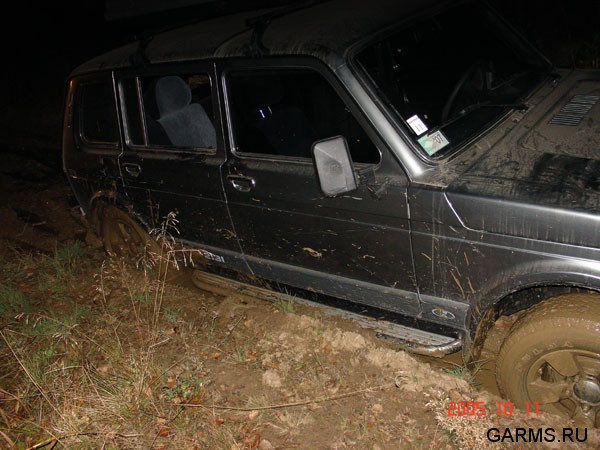 Застряла " Нивка" в уральской тайге...