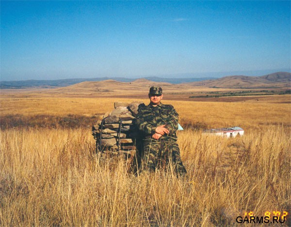 На фоне местных красот..