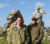 На фоне местных достопримечательностей..