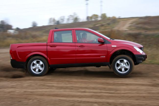 Пикап SsangYong Actyon Sports – это популярный внедорожник с рамной конструкцией кузова, имеющий грузовую платформу открытого типа.